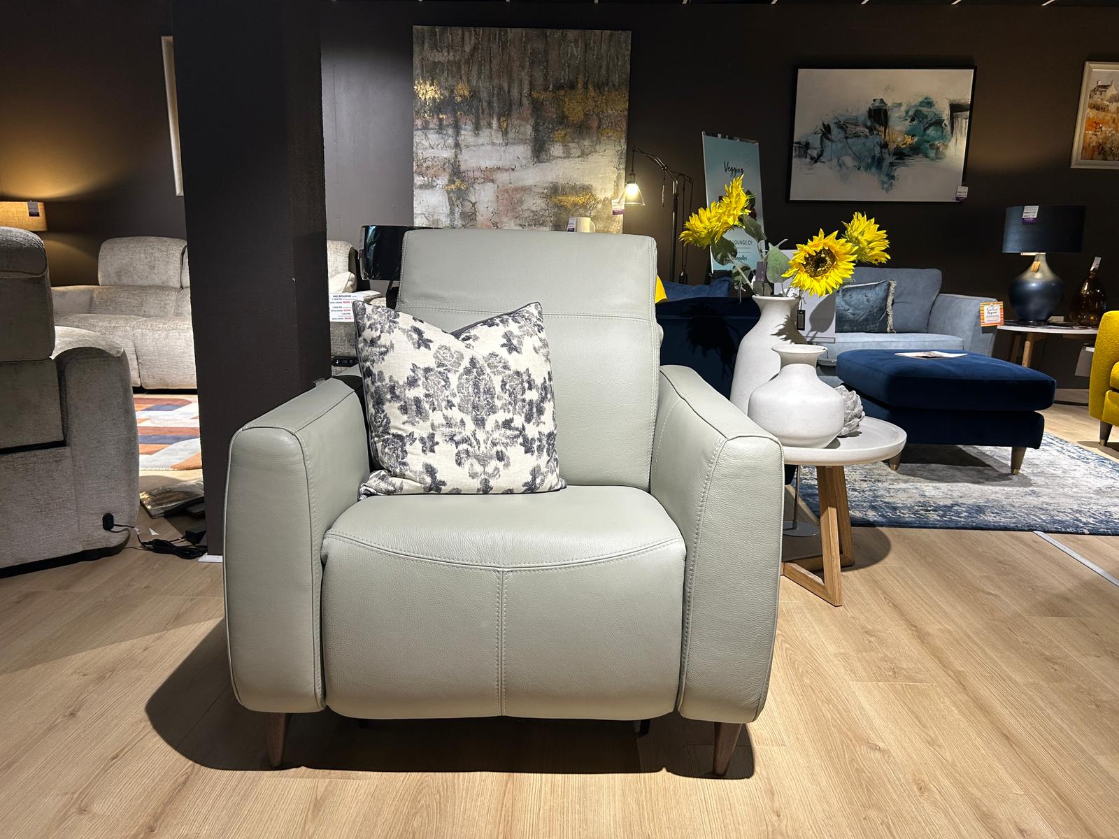 FAMA, Bari Armchair