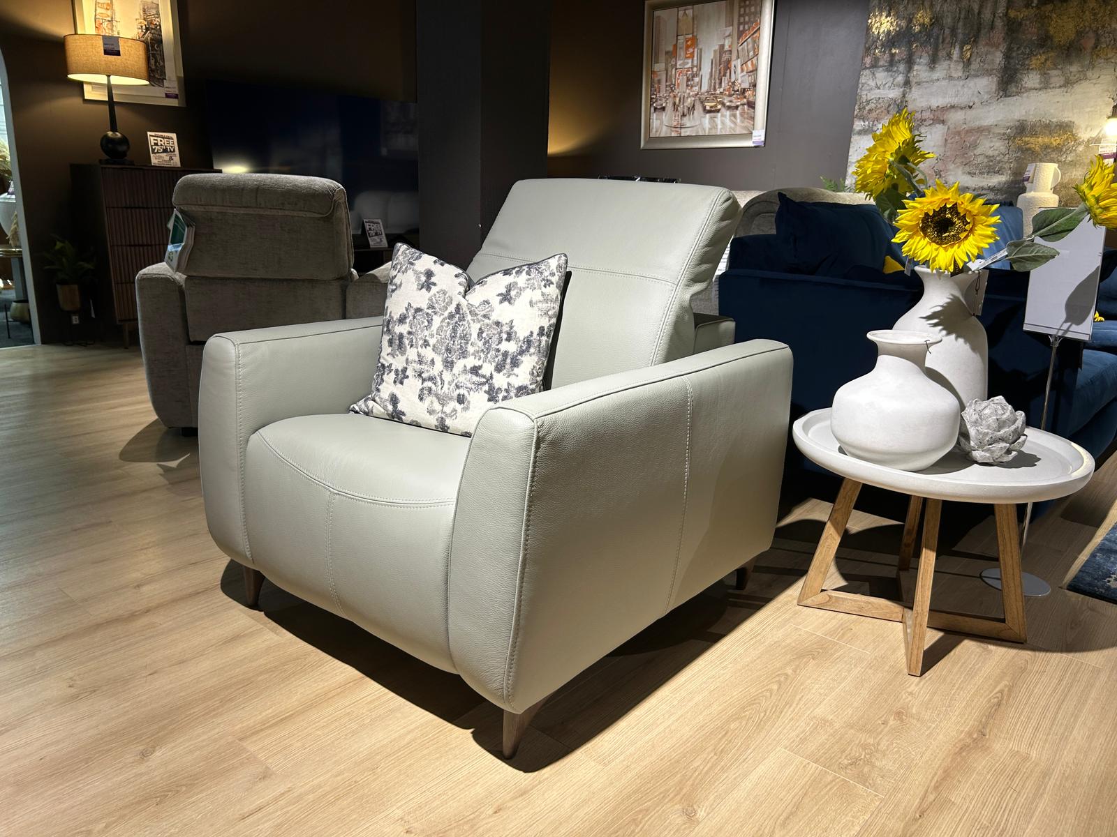 FAMA, Bari Armchair