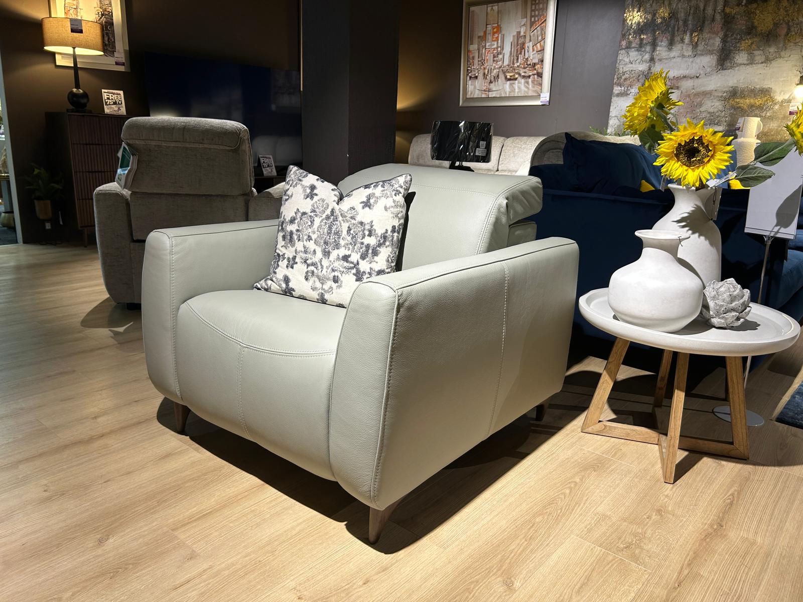 FAMA, Bari Armchair