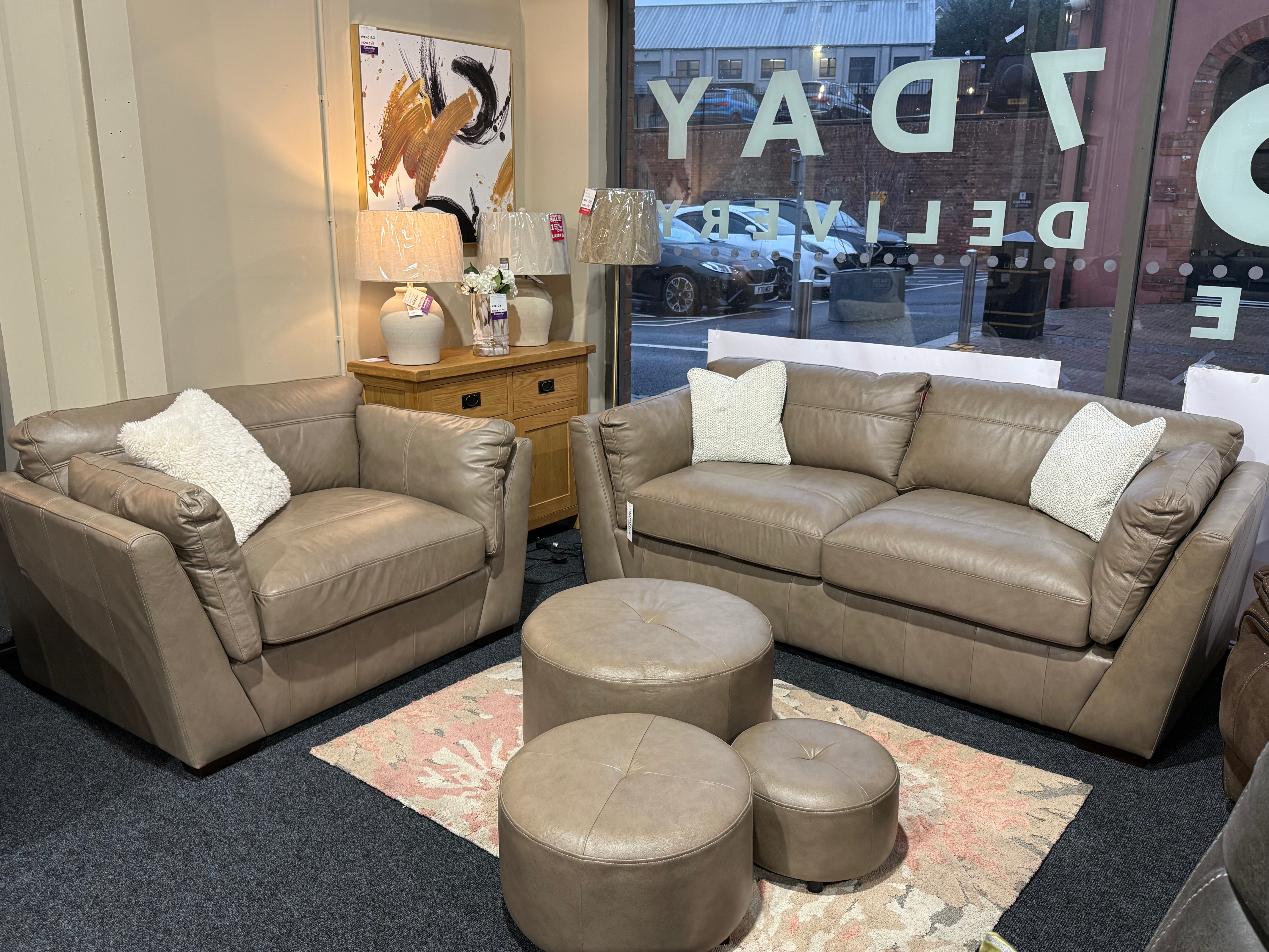 Phoenix 3 + 1 + footstools